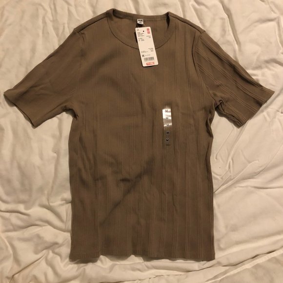 NWT Uniqlo Ribbed T-Shirt M - Picture 1 of 2